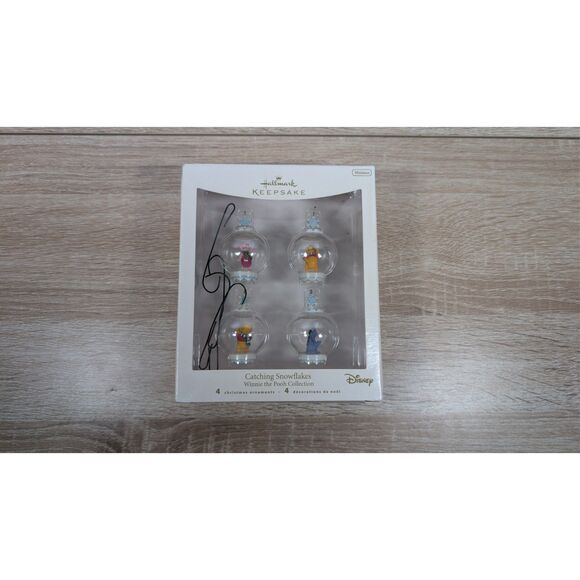 Hallmark Keepsake 2007 "Catching Snowflakes" Winnie the Pooh Collection - Picture 1 of 2